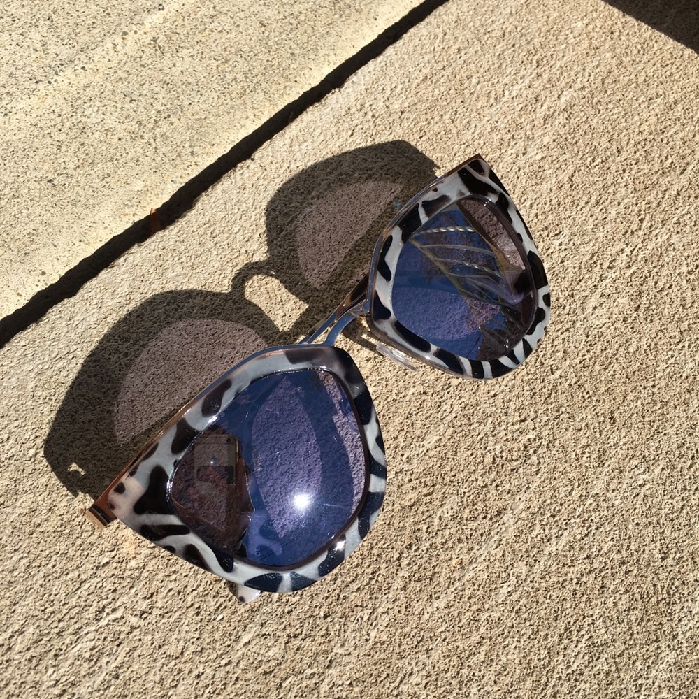Express Patterned Sunglasses - Picture 4 of 7